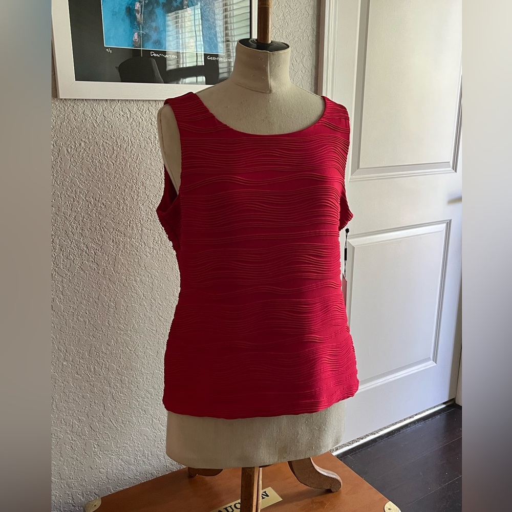 Calvin Klein Red Textured Sleeveless Tank Top
